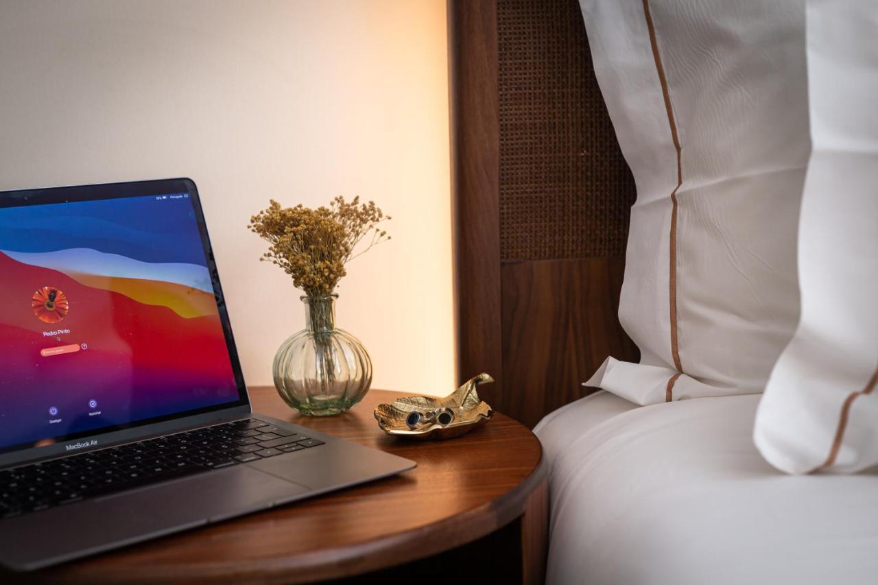 Corpo Santo Lisbon Historical Hotel Esterno foto A 13-inch MacBook Pro with the new "Apple Silicon" Apple M1 chip