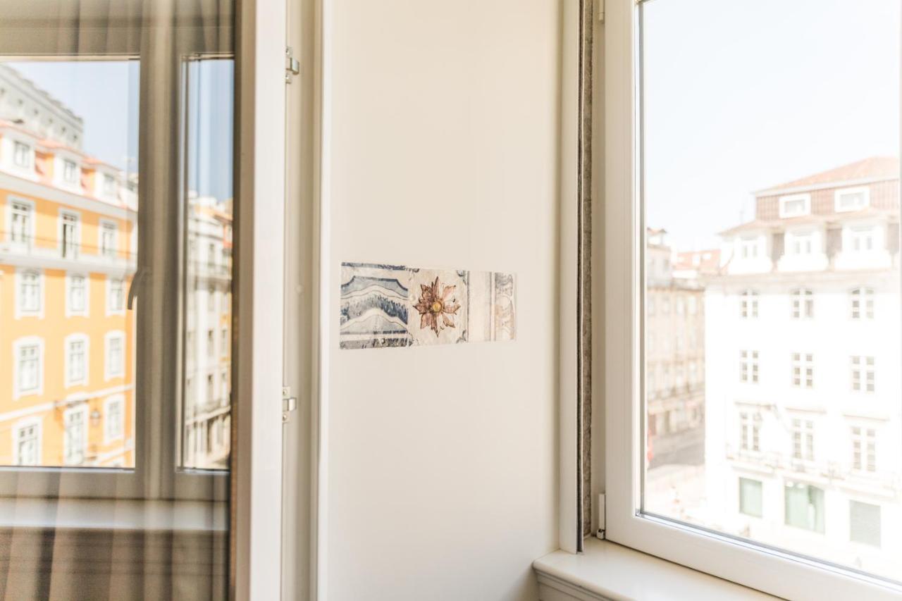Corpo Santo Lisbon Historical Hotel Esterno foto A window in a home